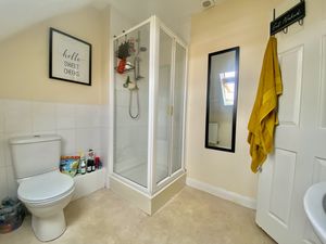 En-Suite (Second Floor)- click for photo gallery